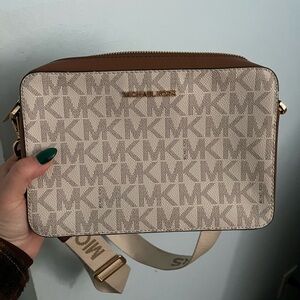 Cute Crossbody Michael Kors